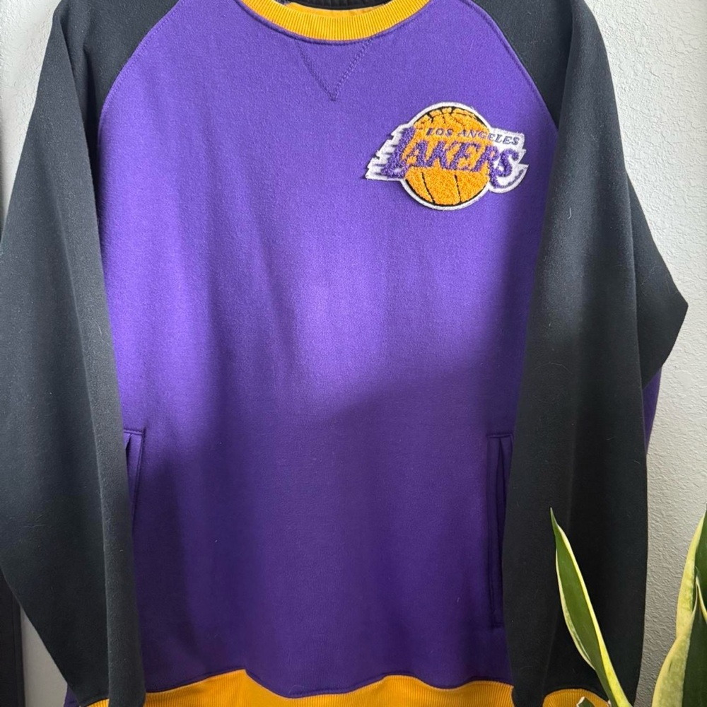 Los Angeles Lakers pull over sweatshirt